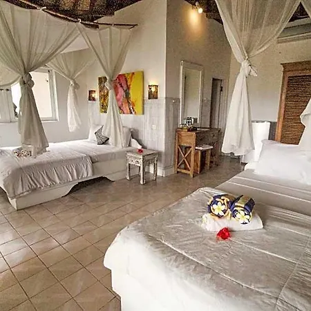 Beautiful Deluxe Triple Room Near Ubud Palace