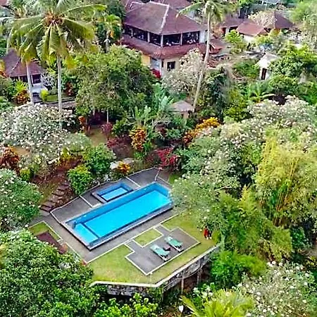 Beautiful Deluxe Triple Room Near Ubud Palace