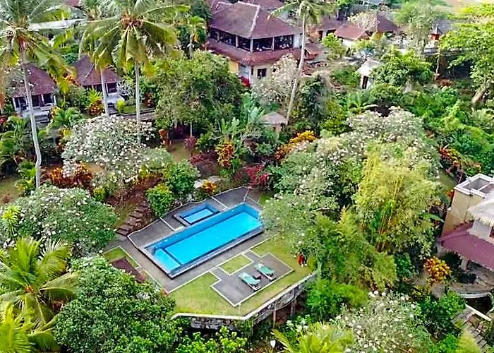 Residence Beautiful Deluxe Triple Near Palace