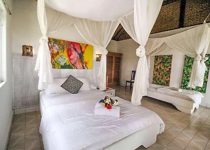 Residence Beautiful Deluxe Triple Near Palace Ubud (Bali)